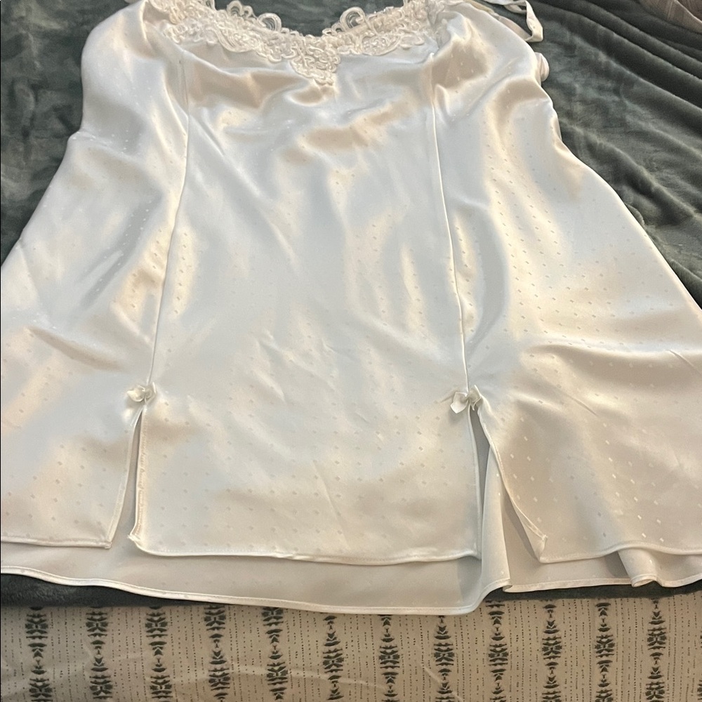 Elegant White Lace Trim Satin Chemise - Picture 2 of 5